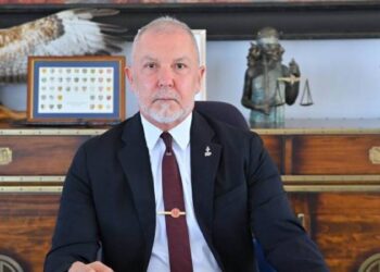 O isim konuştu: İmamoğlu'nun yatay geçişi yasaldır!