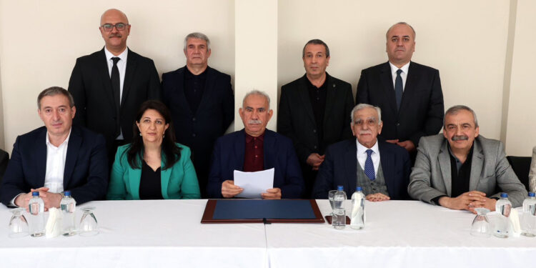 Öcalan’dan PKK’ya ‘silah bırak’ çağrısı: “PKK kendini feshetsin!”