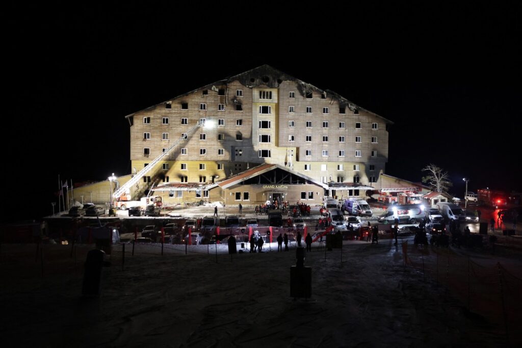 Otel yangınında ucu iktidar değen gözaltılar