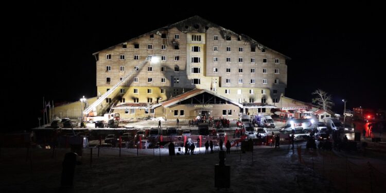 Otel yangınında ucu iktidar değen gözaltılar