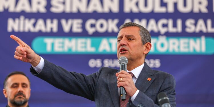 Özel'den Erdoğan'a: Nasıl buna sessiz kalıyorsun?