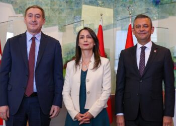 Özgür Özel'den DEM Parti'ye 'Kayyım' Telefonu