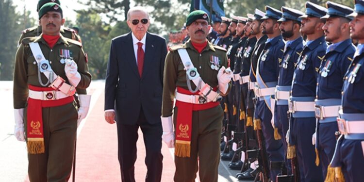 Pakistan'dan 'Dombra'lı Cumhurbaşkanı Erdoğan Paylaşımı