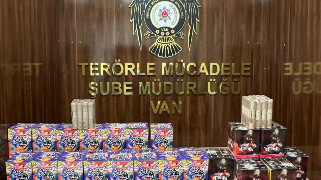 Polisin Çevirdiği Araçta Bulundu, Tam Bin 568 Tane