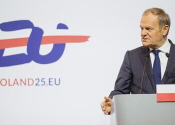 Polonya Başbakanı Tusk: Yasaları çiğneyen göçmenler sınır dışı edilecek