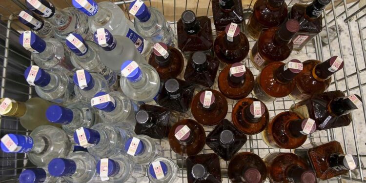 Sahte içkiden 104 kişi hayatını kaybetmişti; 34 kişi tutuklandı