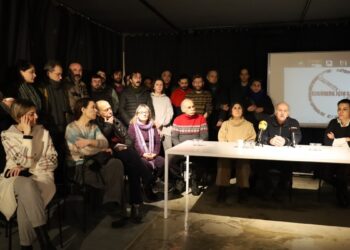 Sanatçılardan gözaltılara tepki: Suçlamalarınız hakikatin güneşinde kar gibi eriyecek