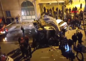 Şanlıurfa’da freni patlayan kamyon sürüklediği araçla köprüden uçtu: 3 ölü, 12 yaralı