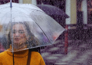 Şemsiyesini Unutan Yandı: Meteoroloji Uyardı, Kuvvetli Yağış Geliyor