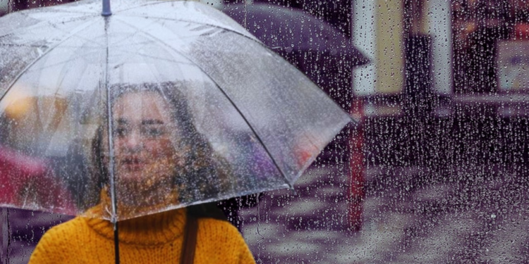 Şemsiyesini Unutan Yandı: Meteoroloji Uyardı, Kuvvetli Yağış Geliyor