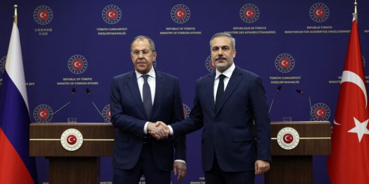 Sergey Lavrov Ankara’da; Türkiye barış müzakerelerine ‘ev sahipliği’ yapmaya hazır