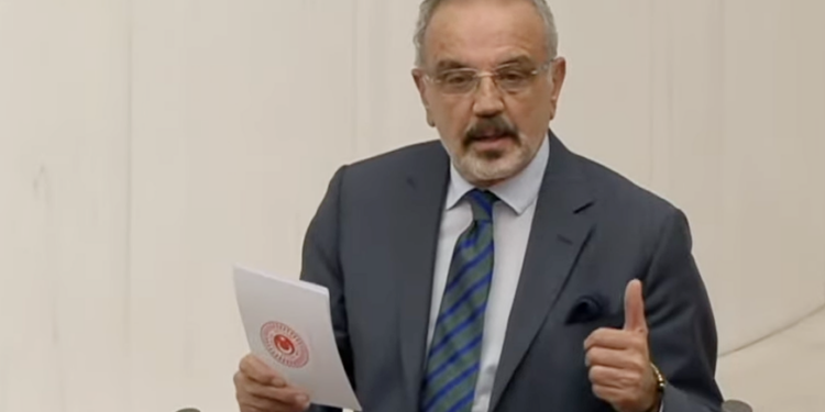 Sırrı Sakık, AKP’lilere Hüseyin Çelik’in sözlerini hatırlattı: “Bu günler geçecek, gideceksiniz!”