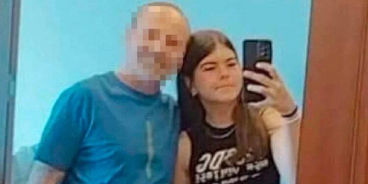 Sosyal medyadaki fotoğraflara sinirlendi, 13 yaşındaki kızını katletti