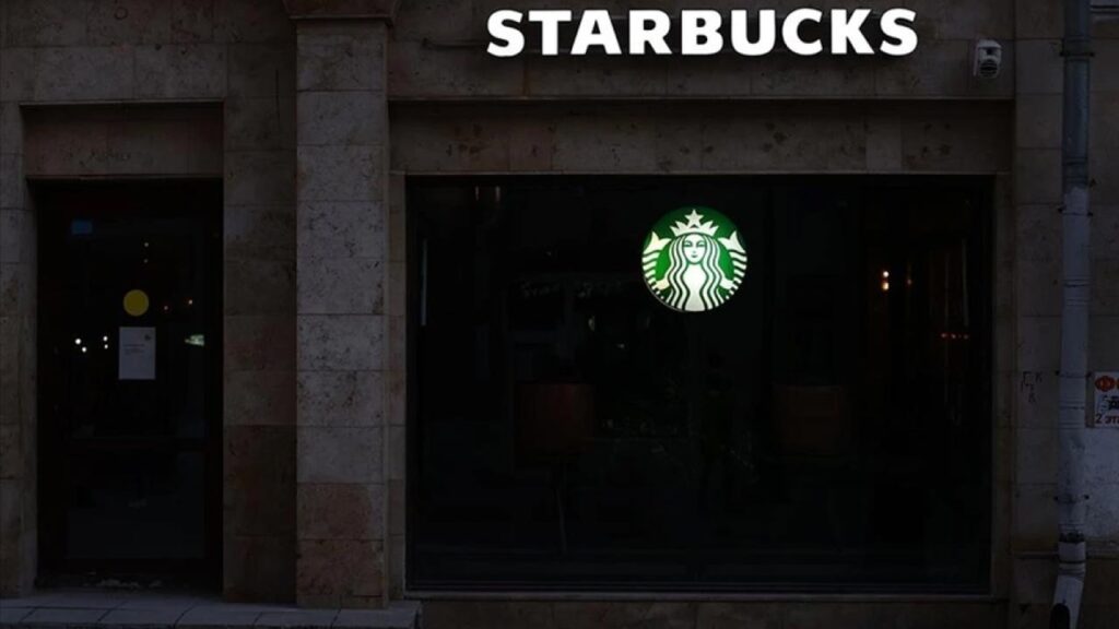 Starbucks Binlerce Kişiyi İşten Çıkaracak