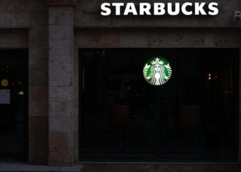 Starbucks Binlerce Kişiyi İşten Çıkaracak