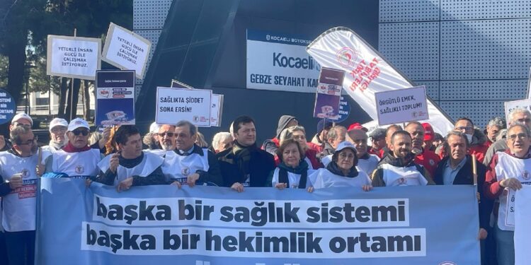 TTB’nin İstanbul’dan Ankara’ya yaptığı 'Beyaz Yürüyüş' Gebze’de: Sağlık sistemi çöktü