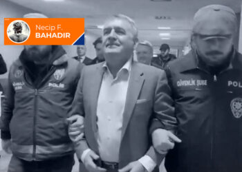 TÜSİAD’ın iki yanında iki polis!