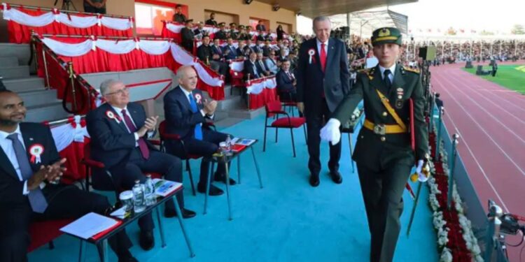 'Tayyip Erdoğan’ın askerleriyiz' deselerdi, tarikatlara kulluk etselerdi, iki yıla bakan bile yapabilirlerdi