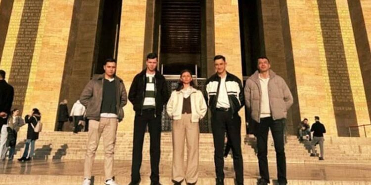 Teğmenlerin Anıtkabir fotoğrafı 'ele geçirilmiş'!