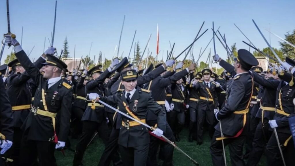 Teğmenlerin ihracına hayır demişti; bakın, ne yaptığı iddia edildi