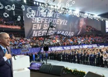 Teşkilatlardaki değişim parti yönetimi ve kabineye de yansıyacak mı?