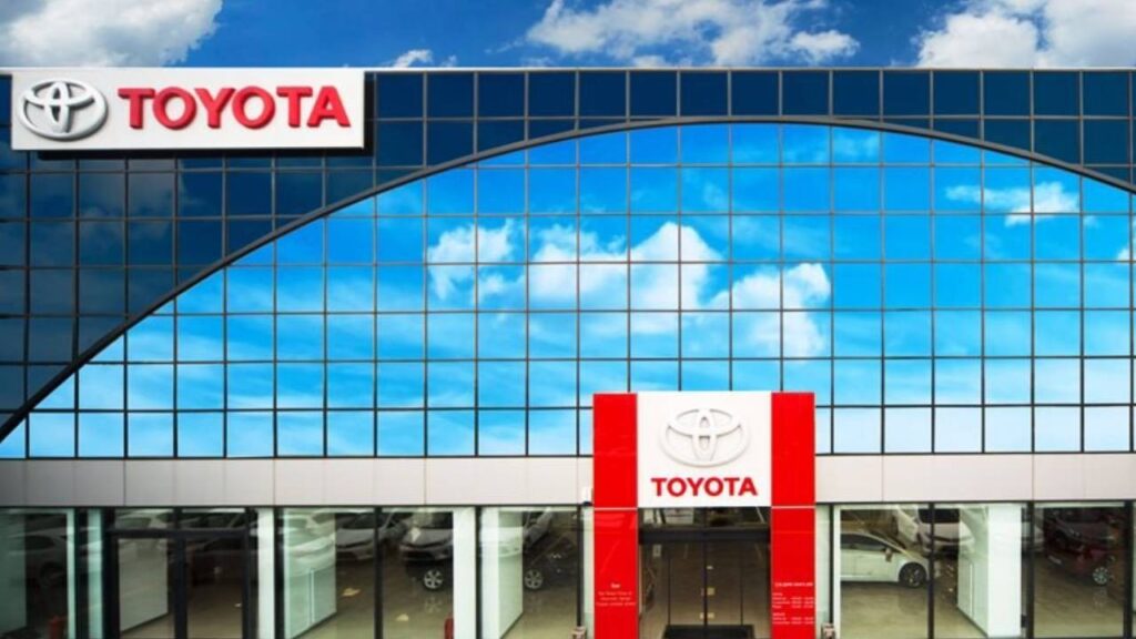 Toyota Rakiplerini Solladı! Rekor Kırdı