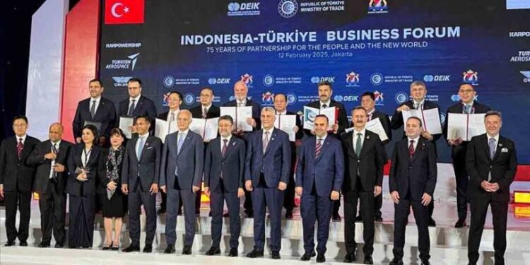 Türk savunma sanayisi şirketleri Endonezya'da stratejik işbirliği anlaşmalarına imza attı