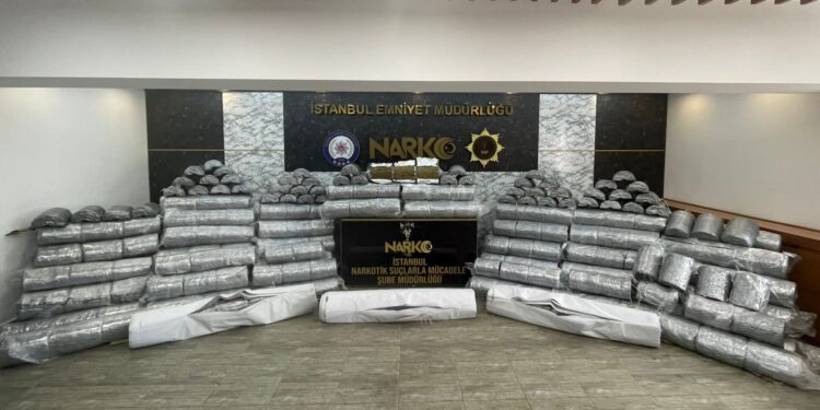 Ülke uyuşturucu cennetine döndü: Üç haftada 1,8 ton yakalandı