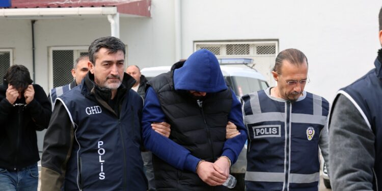 'VIP' Göçmen Kaçakçılarına Operasyon