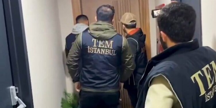 Yardım yapmak 'suç' oldu; 6 kişi tutuklandı
