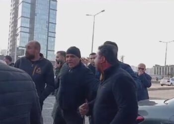 Yayaya Çarpan Sürücüyü Çevredeki Esnaf Darp Etti