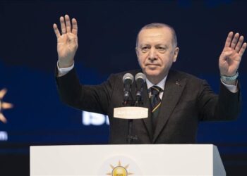 Yeni şarkı, yeni sloganlar, yeni MKYK: AKP'de değişim mesaisi başladı