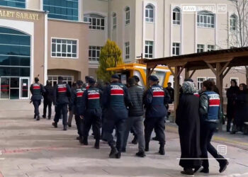 Yerlikaya’dan hukuksuz ev baskınlarına övgü: ”Kıskaç 38 operasyonunda 45 kişi gözaltına alındı, 24’ü tutuklandı”