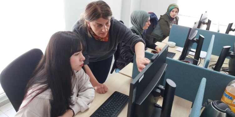 Depremzede kadınlar, yaşanmış hikayeleri “04.17 Belgeseli” ile anlattı