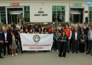 Gözaltındaki avukat açlık grevinde
