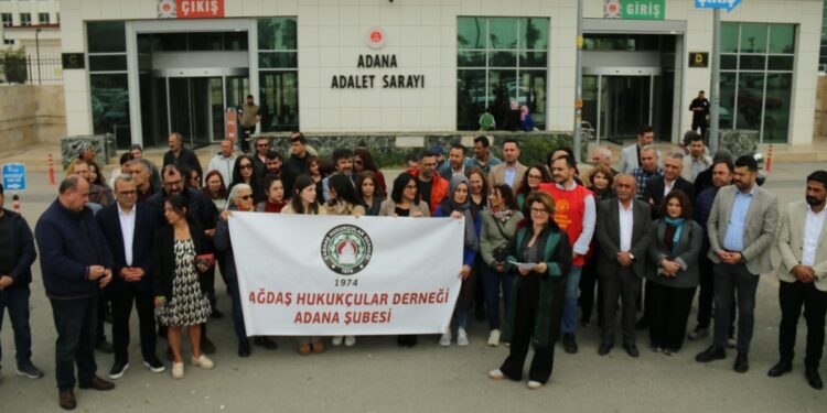 Gözaltındaki avukat açlık grevinde