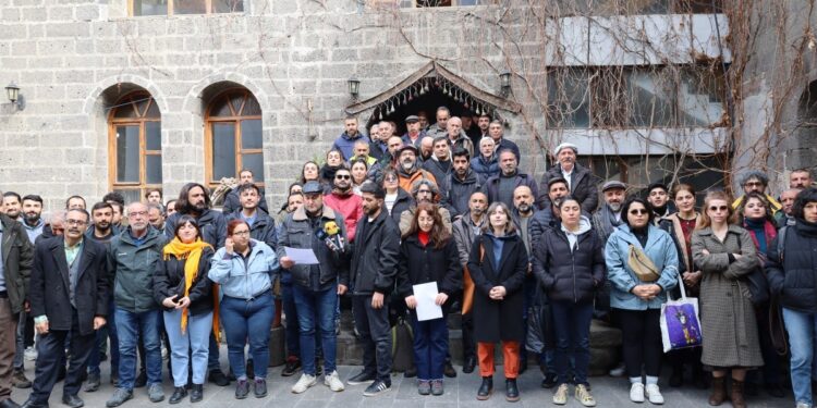 Sanatçılardan çağrıya destek: Üzerimize düşeni yapmaya hazırız