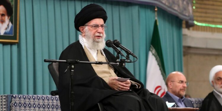 Hamaney: İran dayatmaları kabul etmeyecek