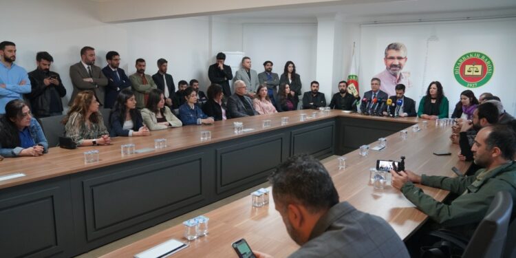Cezaevi raporu: Kürtçeye engel, tedaviye erişim, çıplak arama dayatması