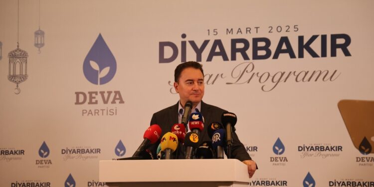 Babacan Amed’de: Ya ileriye bakacağız ya bin yıllık fırsatı kaçıracağız