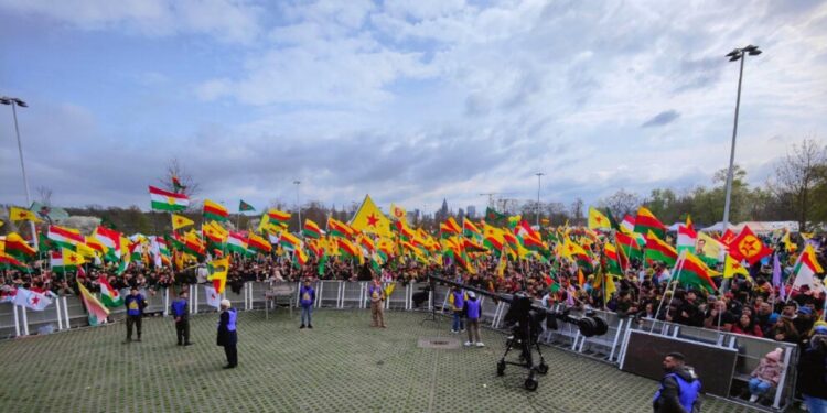 Frankfurt’ta coşkulu Newroz kutlaması
