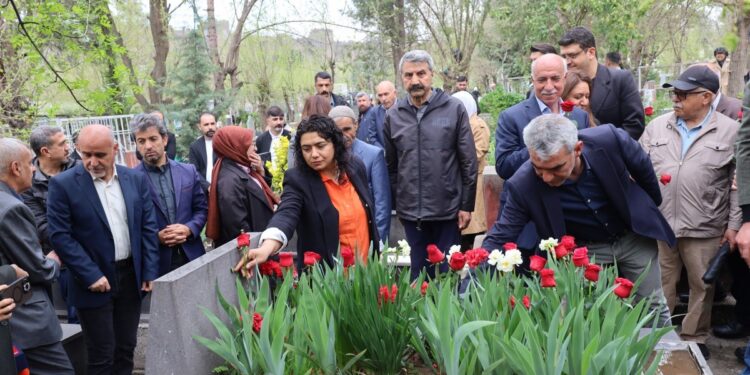 Vedat Aydın mezarı başında anıldı: Failler belli