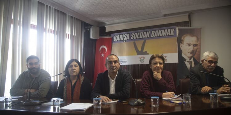 Sosyalistlerden barış paneli: Sürece katkı veren rolünden çıkıp öznesi olmalıyız