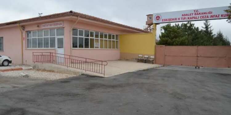 Tutsak gazetecilerin yaşadıkları ihlaller