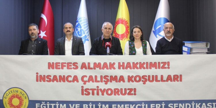 Eğitimcilerin sorunlarına ilişkin imza kampanyası tamamlandı