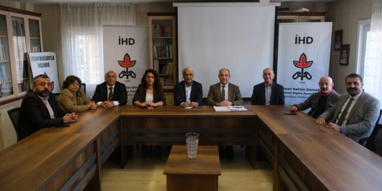 DEM Parti’den İHD’ye ‘çağrı’ gündemli ziyaret