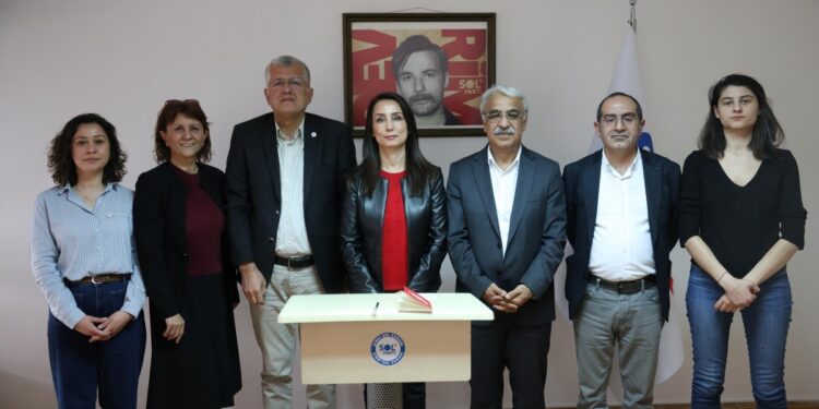 DEM Parti’den Sol Parti ziyareti: Demokratik ortamda mücadele sürmelidir