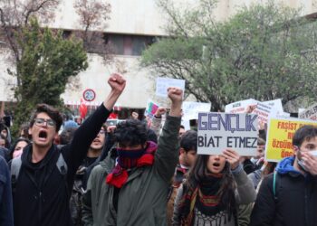 Öğrencilerin duyuru hesaplarına erişim engeli