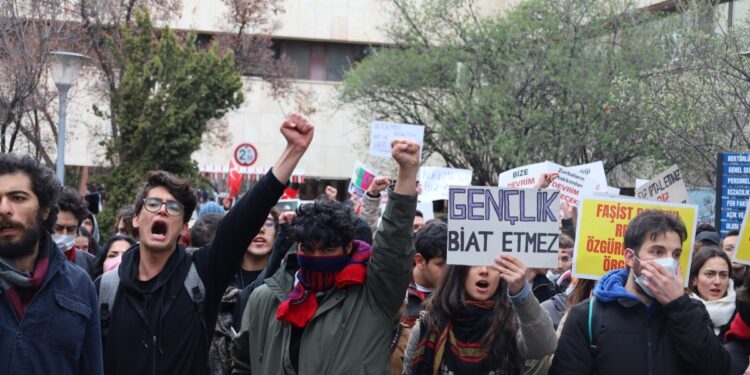 Öğrencilerin duyuru hesaplarına erişim engeli