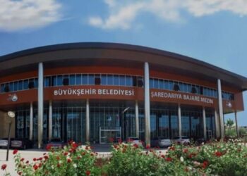Kayyım kadın çalışanları temizlik işlerine gönderiyor